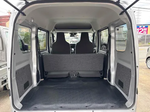 Nissan Clipper Van