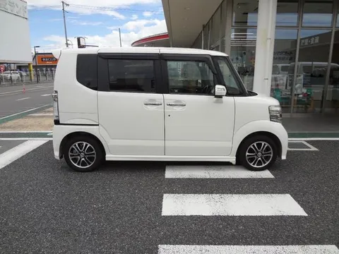 Honda N-BOX Custom