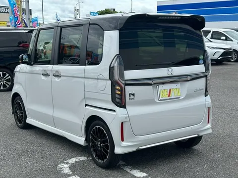 Honda N-BOX Custom