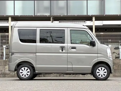 Nissan Clipper Van