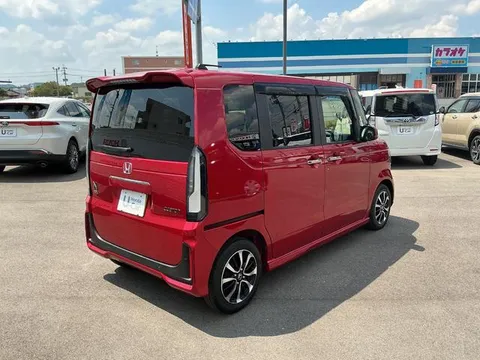 Honda N-BOX Custom
