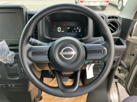 Nissan Clipper Van