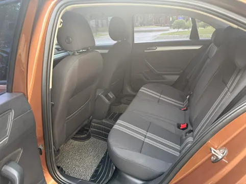Volkswagen Lamando