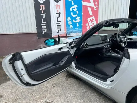 Mazda MX-5 (Roadster)