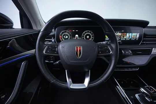 Hongqi HS5