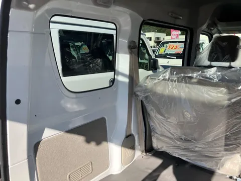 Nissan Clipper Van