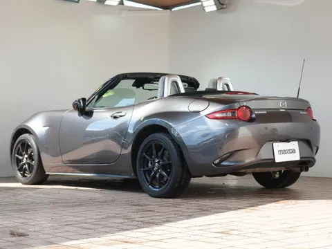 Mazda MX-5 (Roadster)