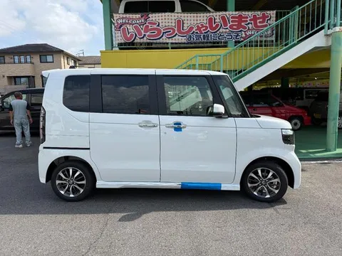 Honda N-BOX Custom