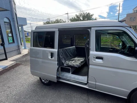 Nissan Clipper Van