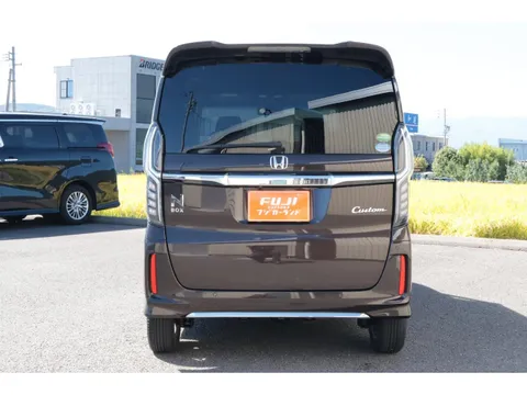 Honda N-BOX Custom