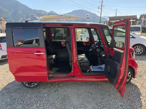 Honda N-BOX Custom
