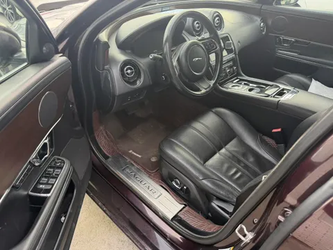 Jaguar XJ