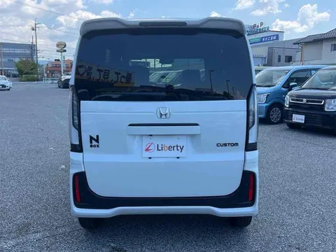 Honda N-BOX Custom