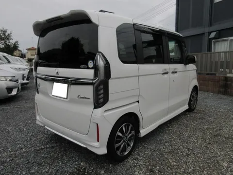 Honda N-BOX Custom