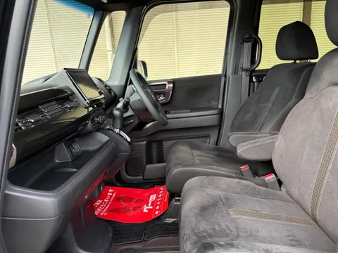Honda N-BOX Custom