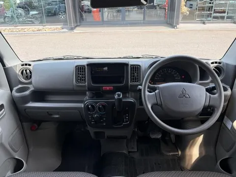 Mitsubishi Minicab Van