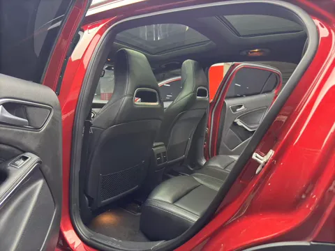 Mercedes-Benz Mercedes-Benz GLA