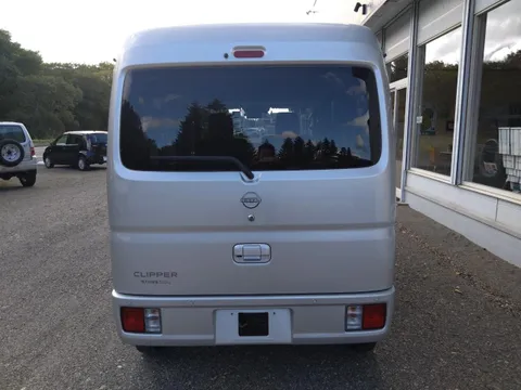 Nissan Clipper Van