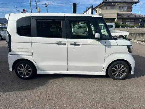 Honda N-BOX Custom