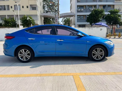 Hyundai Elantra (Avante)