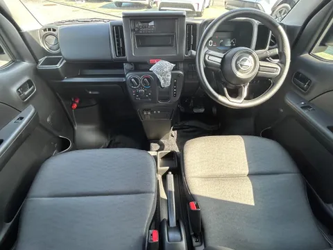 Nissan Clipper Van
