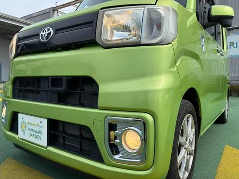 Toyota Pixis Mega