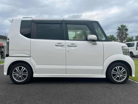 Honda N-BOX Custom