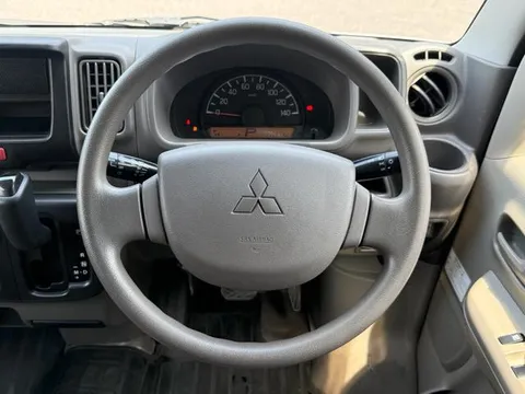 Mitsubishi Minicab Van