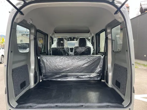 Nissan Clipper Van