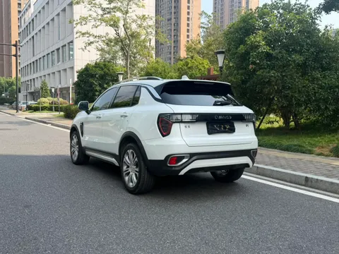 Lynk & Co 01