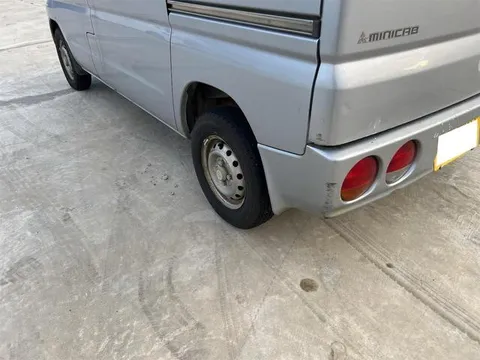 Mitsubishi Minicab Van