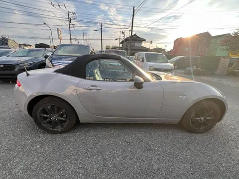 Mazda MX-5 (Roadster)