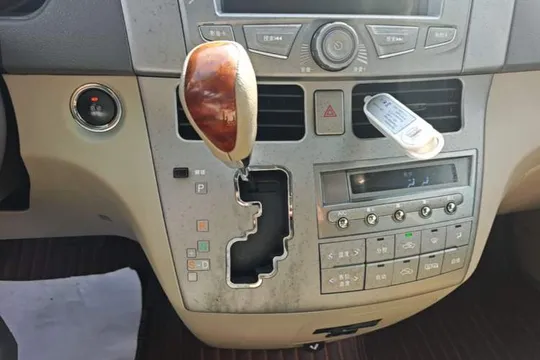 BYD M6