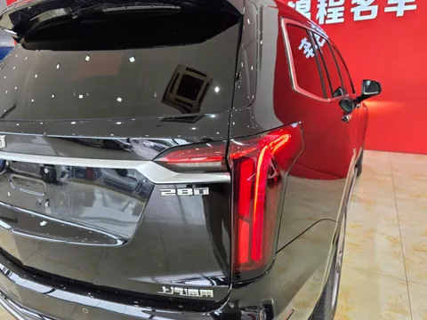 Cadillac XT6
