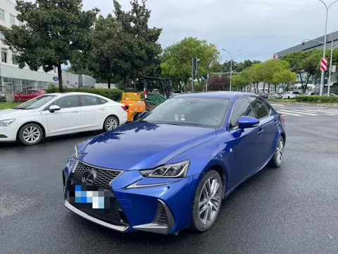 Lexus IS