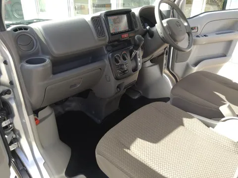 Nissan Clipper Van