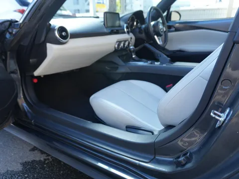 Mazda MX-5 (Roadster)