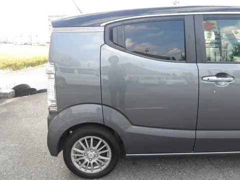 Honda N-BOX Slash