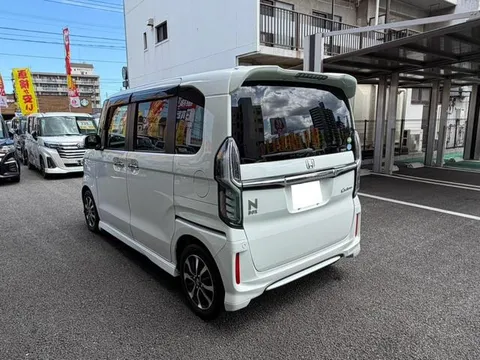 Honda N-BOX Custom