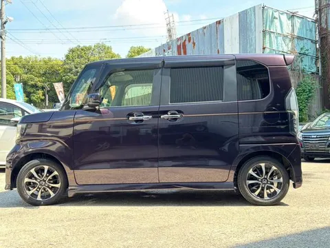 Honda N-BOX Custom