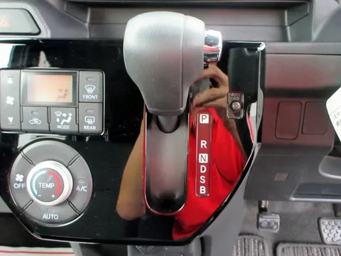 Toyota Pixis Mega