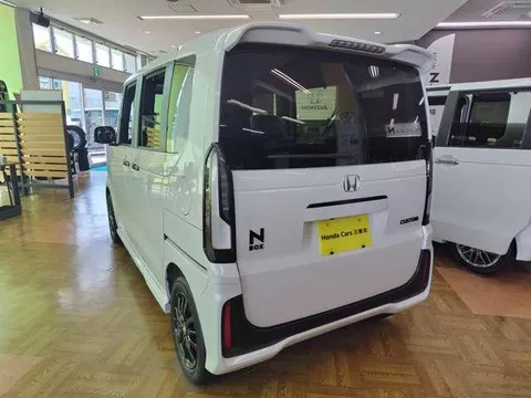 Honda N-BOX Custom