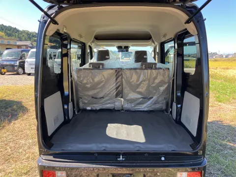 Nissan Clipper Van