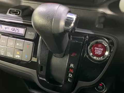 Honda N-BOX Slash