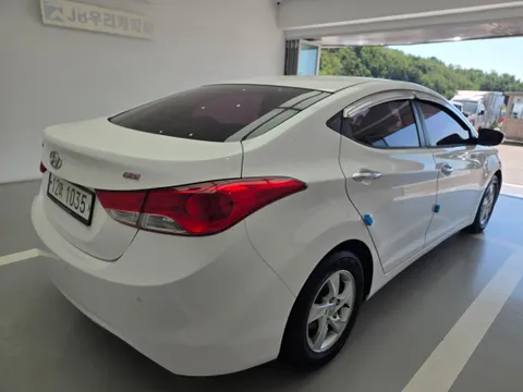 Hyundai Elantra (Avante)