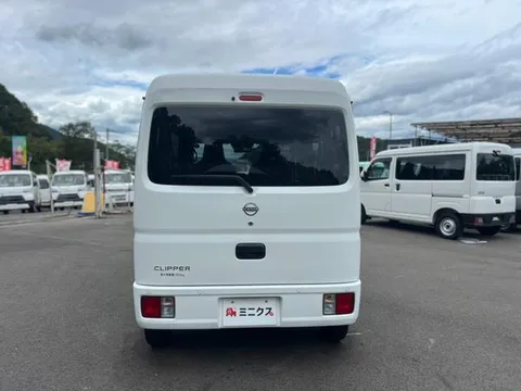 Nissan Clipper Van