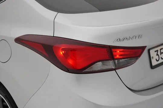Hyundai Elantra (Avante)