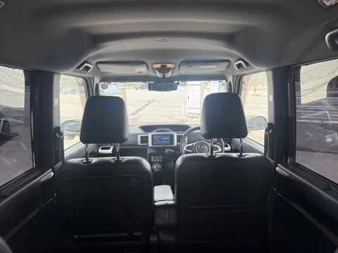 Toyota Pixis Mega