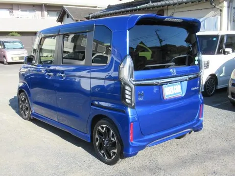 Honda N-BOX Custom