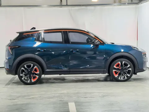 Lynk & Co Lynk & Co 06